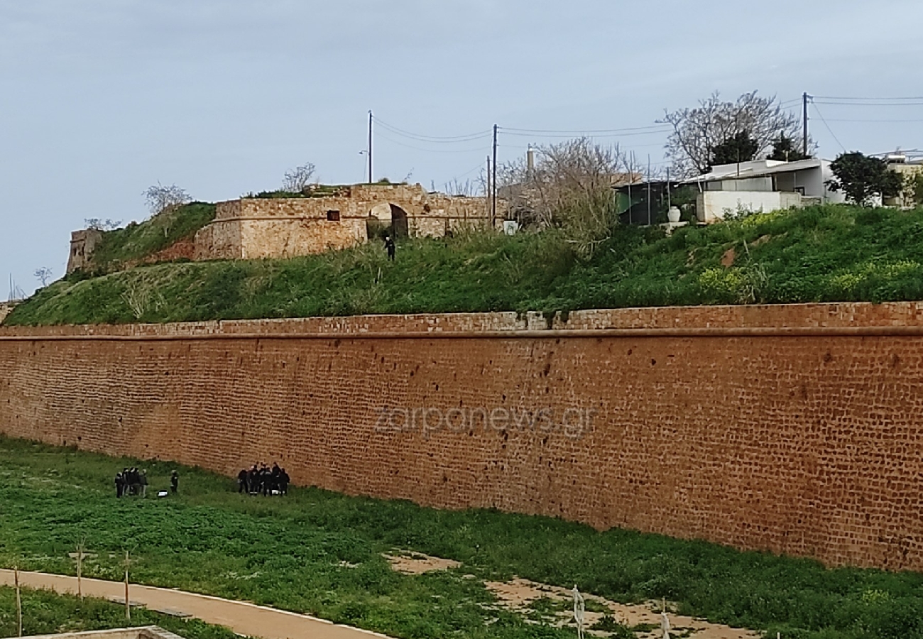 Νεκρός Χανιά