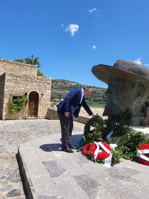 Μνημείο Καλλέργη Κουράκης ευρωεκλογές