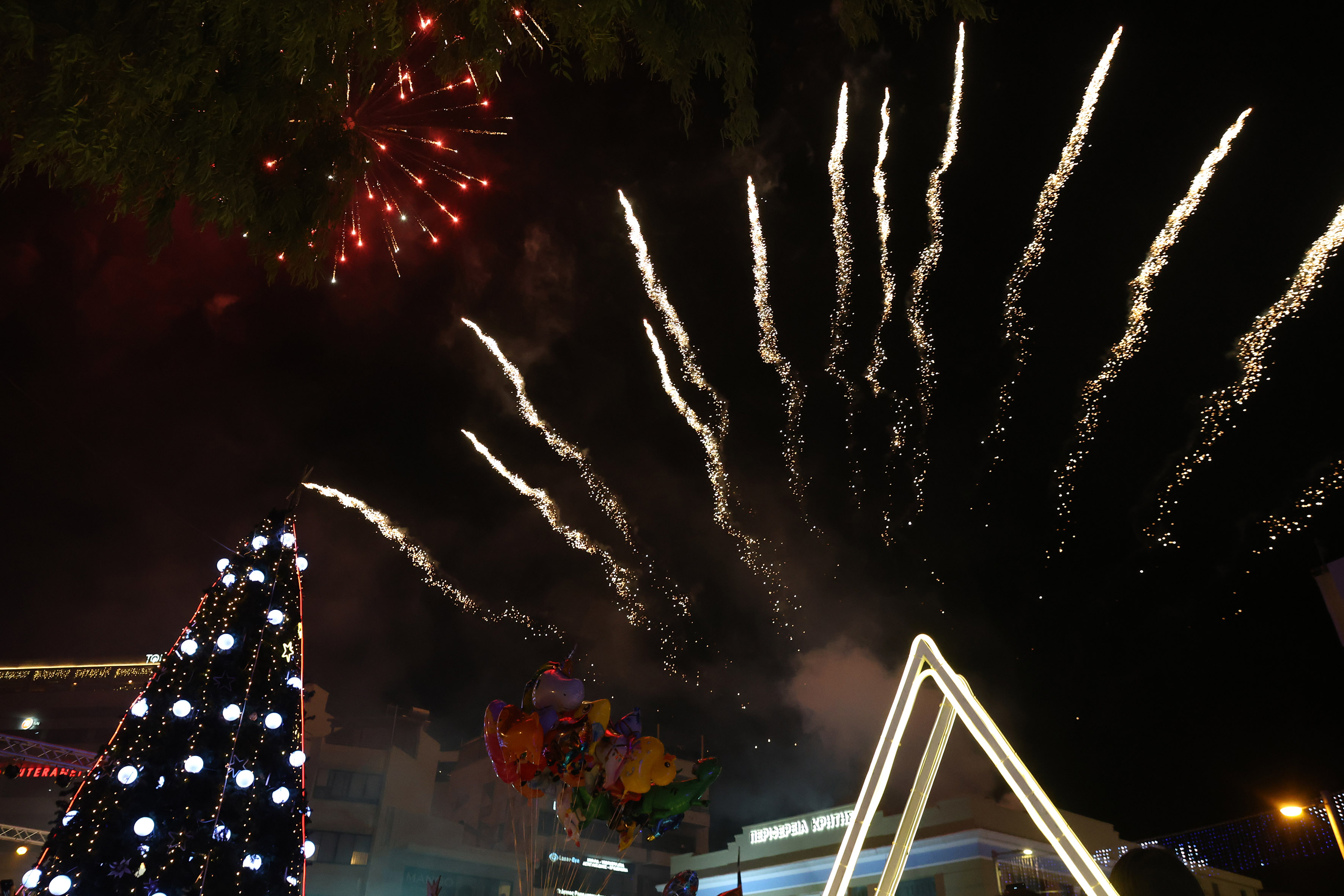 xristougenna plateia eleytherias