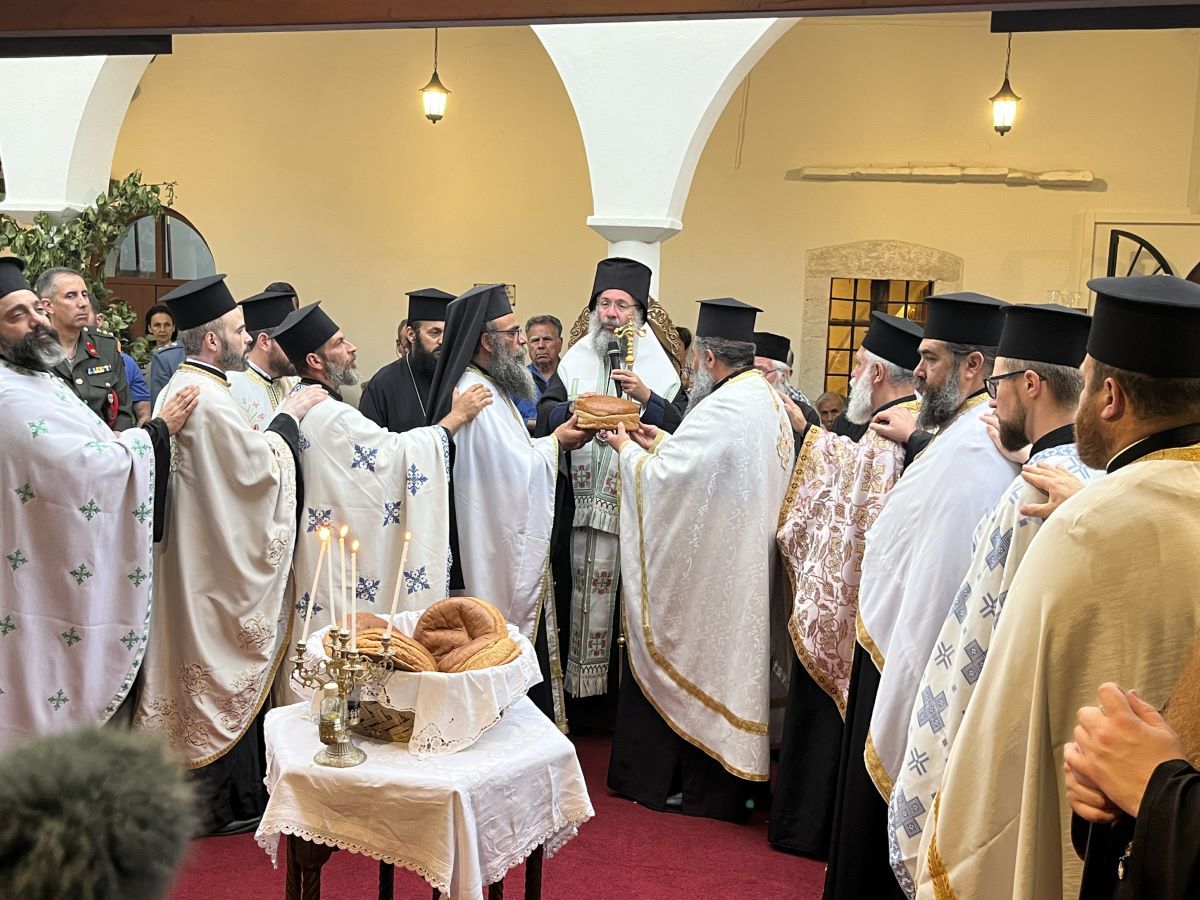  Υποδοχή λειψάνου και εικόνας του Αγίου Επιφανίου στα Μυριοκέφαλα 