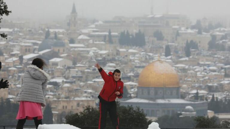 Σπάνιο επεισόδιο χιονόπτωσης πλήττει το Ισραήλ