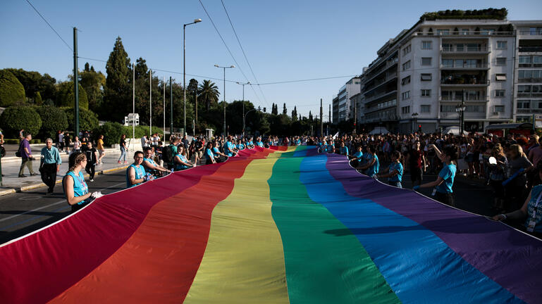 Πρόγραμμα επιμόρφωσης των δημοσίων υπαλλήλων σε θέματα ΛΟΑΤΚΙ σχεδιάζει η κυβέρνηση