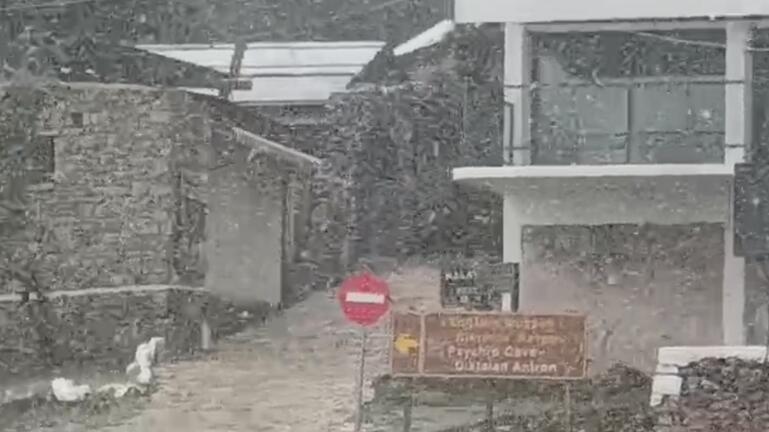 «Διομήδης»: Πυκνή χιονόπτωση στο Οροπέδιο Λασιθίου - Δείτε βίντεο