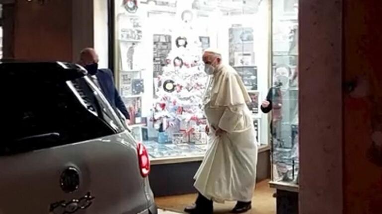 Πάπας Φραγκίσκος στον δημοσιογράφο που τον φωτογράφισε: "Με τσάκωσες!"