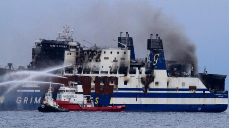 Euroferry Olympia: Συνεχίζεται η επιχείρηση κατάσβεσης στο πλοίο 