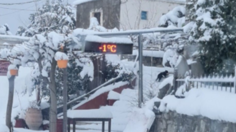 Κακοκαιρία στην Κρήτη: Χιόνια, πολικές θερμοκρασίες και οι αρχές επί ποδός! 
