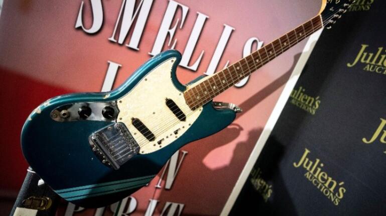 Κερτ Κομπέιν: Η εμβληματική του κιθάρα πουλήθηκε για 4,1 εκατομμύρια ευρώ