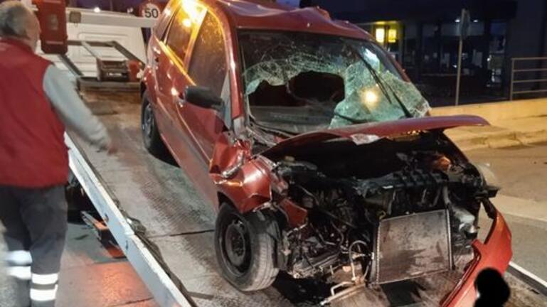 Θεσσαλονίκη: Αυτοκίνητο «καρφώθηκε» στα κιγκλιδώματα