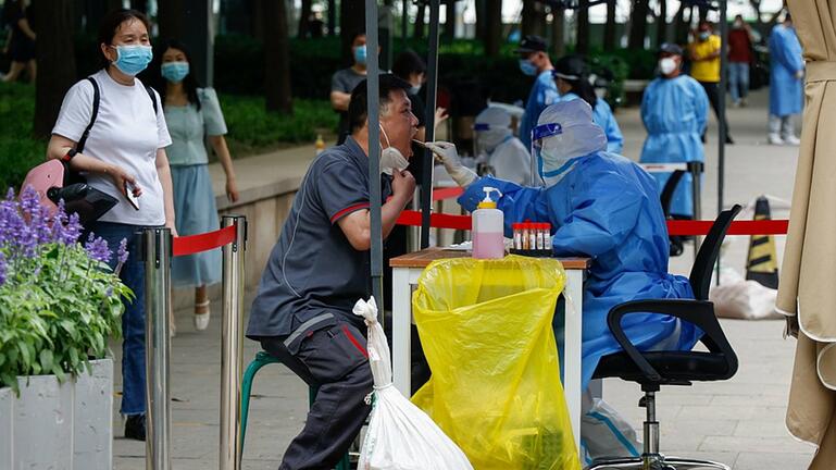 Κορωνοϊός: 2.072 νέες μολύνσεις στην Κίνα ένας θάνατος εξαιτίας το τελευταίο 24ωρο