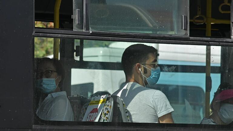 Υποχρεωτική η μάσκα μόνο σε νοσοκομεία, γηροκομεία και μέσα μεταφοράς