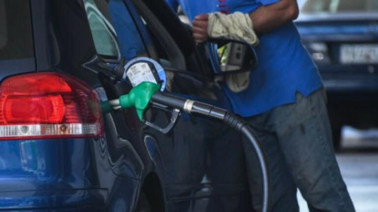H κυβέρνηση μελετά τη διεύρυνση των δικαιούχων για το Fuel Pass