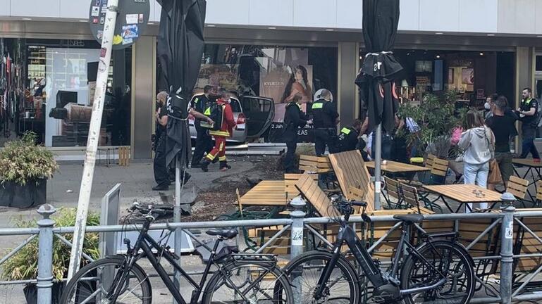 Όχημα έπεσε σε πλήθος στο Βερολίνο – Δεκάδες τραυματίες και 1 νεκρός 
