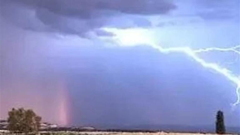 H... τέλεια καταιγίδα: Το ουράνιο τόξο ξεπροβάλει μέσα από κεραυνούς