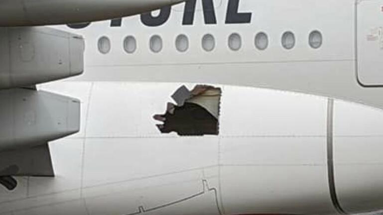 Αεροπλάνο πετούσε επί 14 ώρες με μία τρύπα στο πλάι