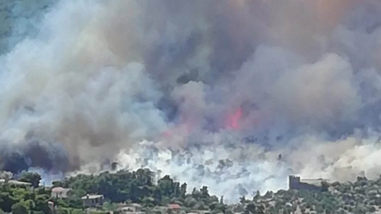Φωτιά στο Πόρτο Γερμενό: Προληπτική εκκένωση οικισμού - Πολύ δύσκολη η κατάσταση