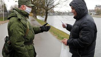 Μόσχα: Υπό παρακολούθηση με smartphones οι ασθενείς με κορωνοϊό