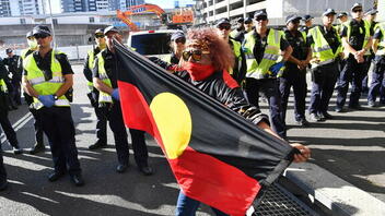 Η Αυστραλία αγόρασε τα δικαιώματα της σημαίας των Αβορίγινων για 14 εκατ. δολάρια
