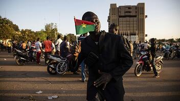 Μπουρκίνα Φάσο: Η χούντα επαναφέρει το Σύνταγμα