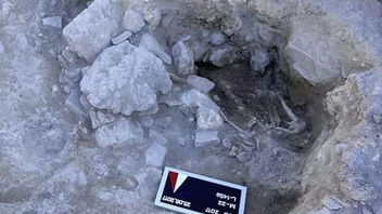 Λείψανα θυμάτων του ηφαιστείου της Σαντορίνης ανακάλυψαν αρχαιολόγο