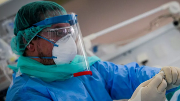Εκτοξεύτηκαν οι νοσηλείες ασθενών με κορωνοϊό - 38 σε ΜΕΘ, 28 διασωληνωμένοι 