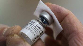 Νοσοκόμες έβγαλαν σχεδόν 1,5 εκατ.δολάρια πουλώντας πλαστά πιστοποιητικά εμβολίασμού