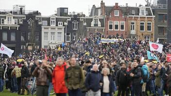 Ολλανδία: 30 συλλήψεις, 4 αστυνομικοί τραυματίστηκαν, κατά τη διάρκεια επεισοδίων