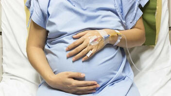 Έγκυος έμαθε πως έχει κορωνοϊό λίγο προτού γεννήσει