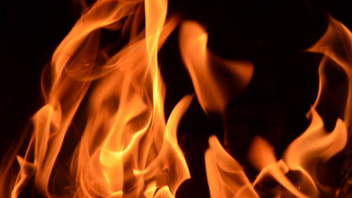 Μια γυναίκα νεκρή από φωτιά που ξέσπασε στο σπίτι της 