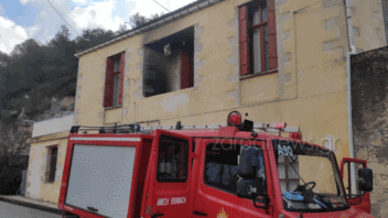 Συναγερμός στην Πυροσβεστική για φωτιά σε σπίτι 