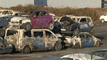 Γαλλία: Το πρωτοχρονιάτικο «έθιμο» πυρπόλησης αυτοκινήτων