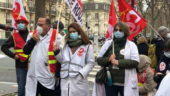 Γαλλία: Ενός λεπτού σιγή για «τον θάνατο του δημόσιου νοσοκομείου» 