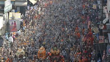 Ινδία: Ένα εκατομμύριο άνθρωποι αναμένεται να συγκεντρωθούν στον Γάγγη για θρησκευτική γιορτή