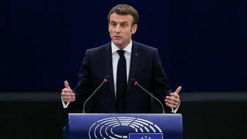 Ο Γάλλος πρόεδρος Μακρόν δηλώνει «συγκρατημένα αισιόδοξος» ενόψει των συνομιλιών με τον Πούτιν στη Μόσχα