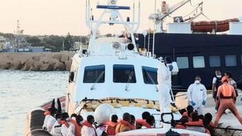 Πλοίο με 21 μετανάστες εμβολίστηκε από λιβυκό αλιευτικό