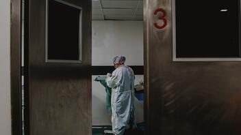Δύο νέοι θάνατοι από κορωνοϊό στη Κρήτη - Διασωληνωμένος ασθενής με "Όμικρον 2" 