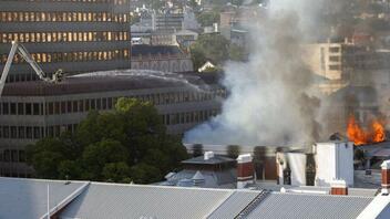 Νότια Αφρική: Αναζωπυρώθηκε η πυρκαγιά στο κοινοβούλιο