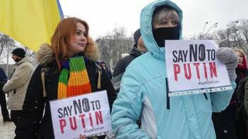 «Όχι στον Πούτιν» - Οι Ουκρανοί φοβούνται πως οι Ρώσοι θα τους επιτεθούν