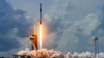 Ανεξέλεγκτος πύραυλος της SpaceX βρίσκεται σε τροχιά σύγκρουσης με τη Σελήνη