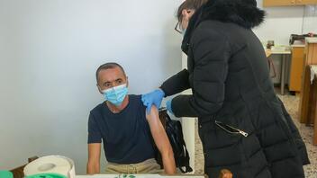 Εμβολιάστηκαν πρόσφυγες που ζουν στο Ηράκλειο