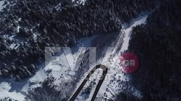 Εύβοια: Μαγευτική η χιονισμένη Δίρφυς από ψηλά