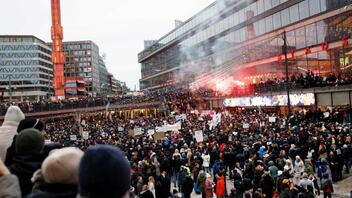Διαδηλώσεις κατά του εμβολιαστικού πάσου σε Στοκχόλμη και Γκέτεμποργκ