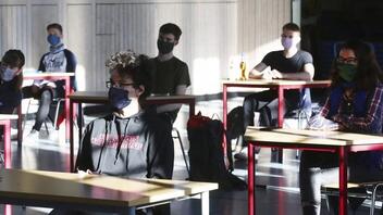 Βρετανία: Με μάσκες η επιστροφή των μαθητών στα σχολεία