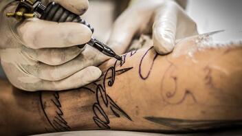 Ασφαλέστερα τατουάζ στην Ευρώπη με την επιβολή νέων κανόνων
