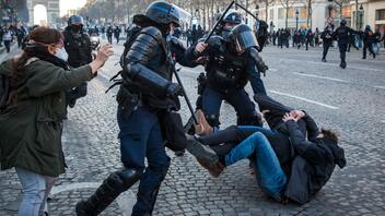 Γαλλία: Σχεδόν 100 προσαγωγές από το “Κομβόι της Ελευθερίας”