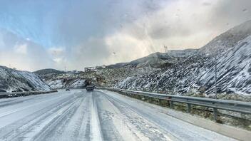 Χιόνι και πάγος στους δρόμους της Κρήτης