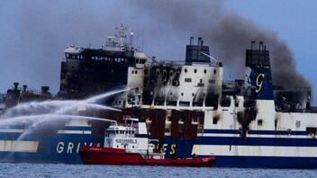 Κέρκυρα: Αγωνία για τους 10 αγνοούμενους στο φλεγόμενο πλοίο