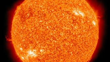 NASA: Η ισχυρή ηλιακή έκλαμψη που εκτόξευσε ο Ήλιος θα φτάσει σήμερα στη Γη