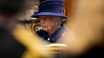 Βασίλισσα Ελισάβετ: «Δεν μπορώ να κινηθώ», είπε σε εργαζόμενους του παλατιού