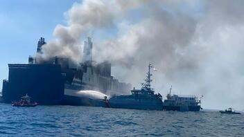 Πλοίο στην Κέρκυρα: Τους 600 βαθμούς φτάνει η θερμοκρασία από τη φωτιά