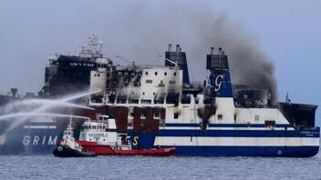 Euroferry Olympia: Συνεχίζεται η επιχείρηση κατάσβεσης στο πλοίο 